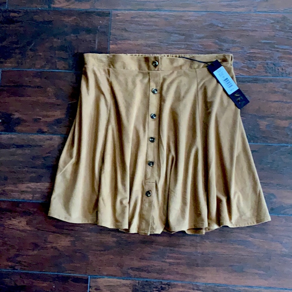 NWT Copper Key button down camel colored skirt